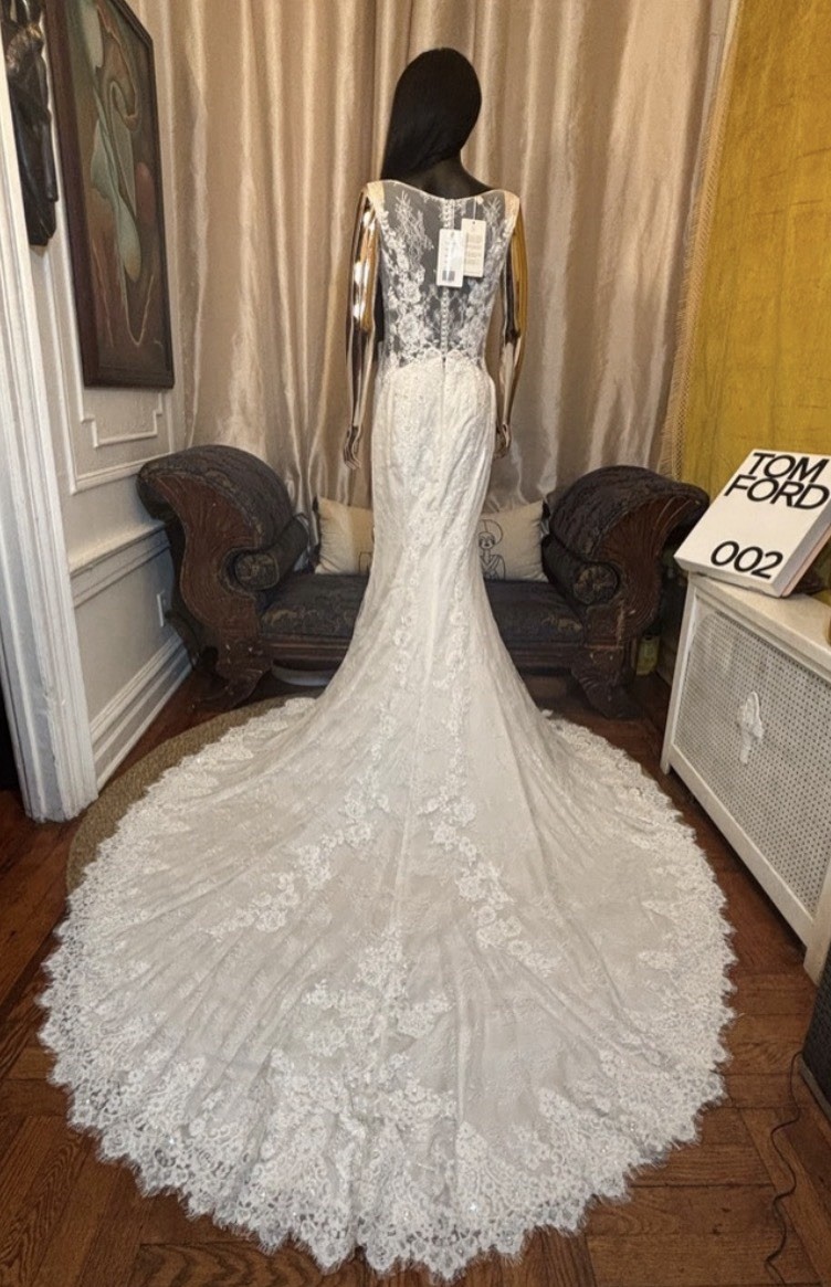 Casablanca Bridal Ivory Lace Fit & Flare Wedding Dress V Neck Size 12