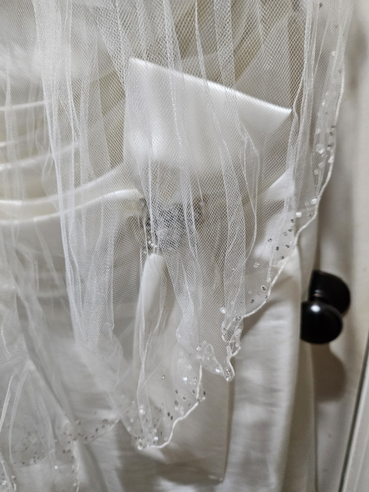 Venus Ivory Sweetheart Strapless Ruched, Sheath Wedding Dress 22W With Veil