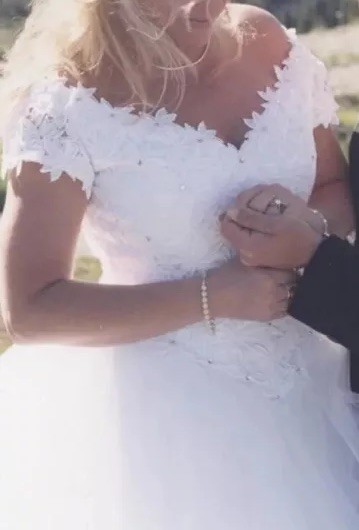 Vintage White Ball Gown Wedding Dress 6 Princess Off Shoulder Tulle Layers 90s