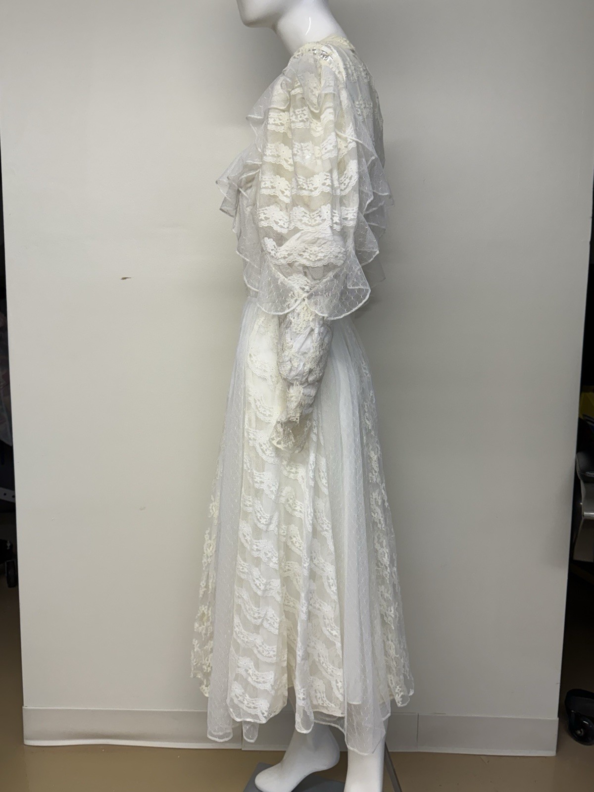 Vintage Wedding Dress Off White Lace Tier Puff Ruffled Sleeve No Tags?