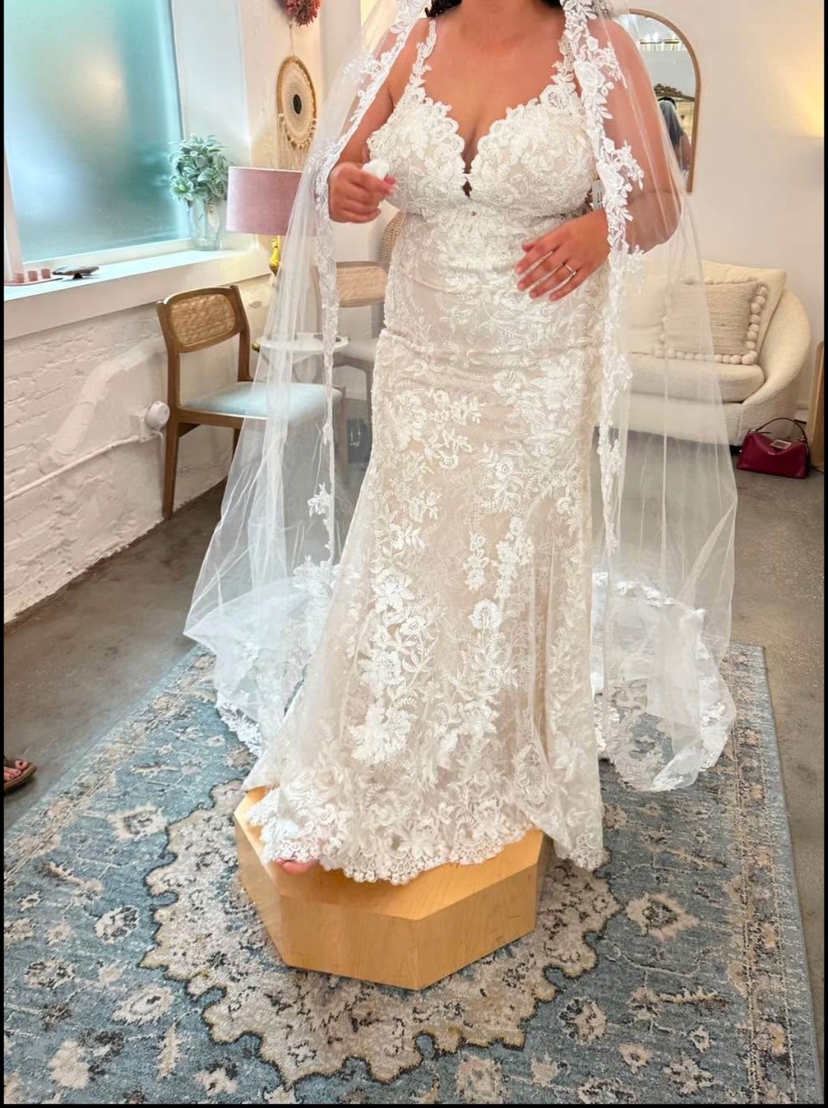 Martina Liana Wedding Dress Size 14, Never Altered Gorgeous lace, sample dress
