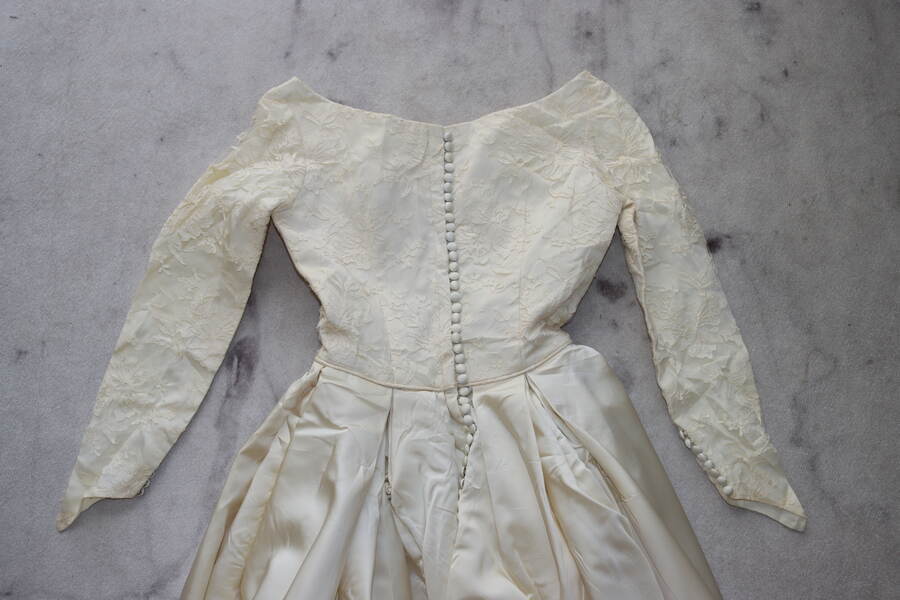 Vintage Lace Wedding Dress Romantic Ivory XXS-XS?
