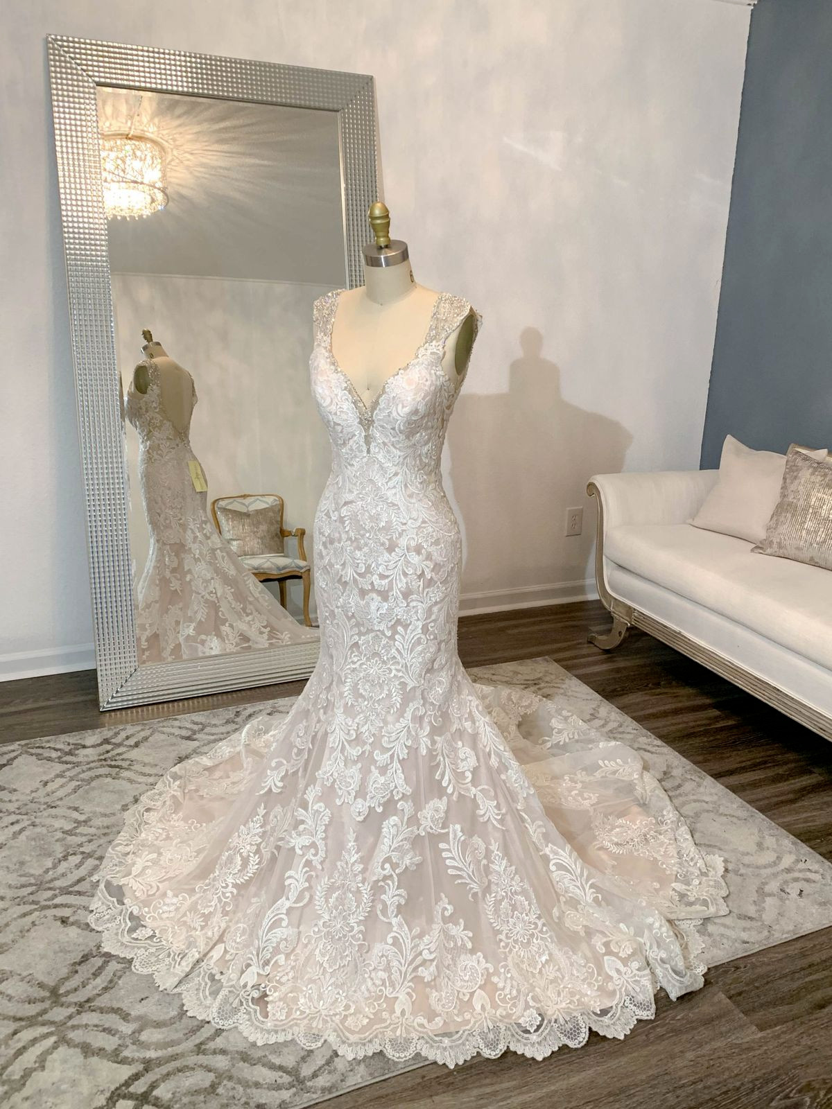 Gorgeous Mermaid Wedding Dresses V Neck Lace Appliques Beach Bridal Gowns Train