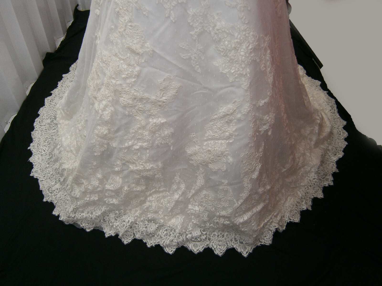 Matty 157 Matthew Christopher 12 Wedding Dress Off-White Lace Strapless Buttons