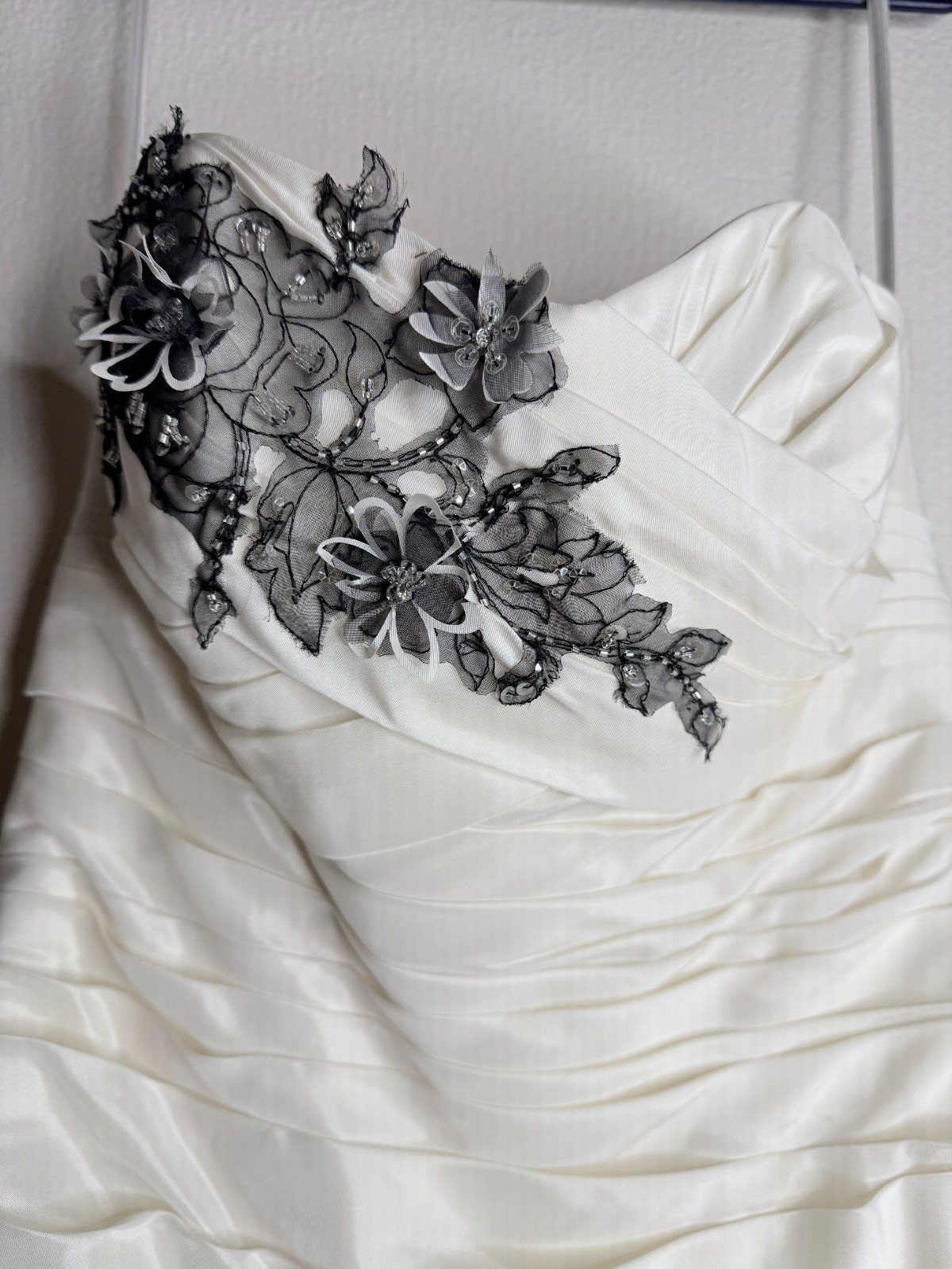 David’s Bridal Women’s white and cream wedding dress Side 10