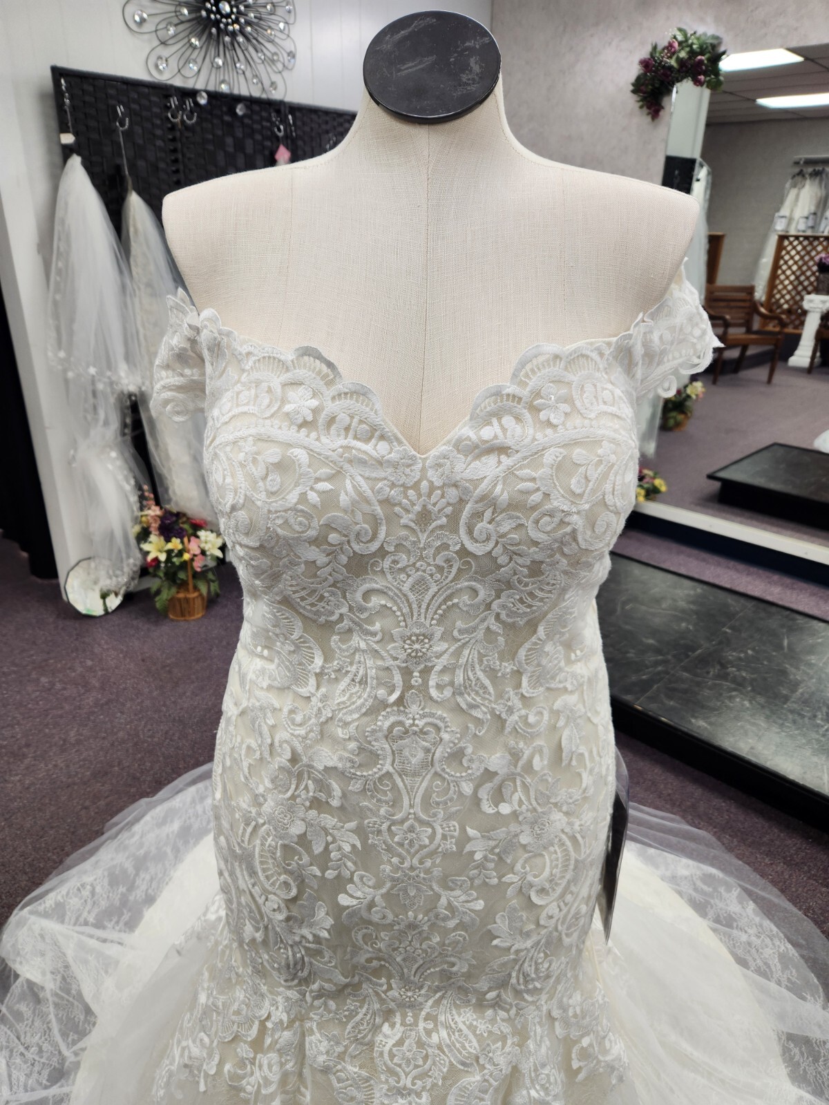 LaSposa Ivory/Champagne Size 16W Private Label Lace Bridal Gown/Wedding Dress