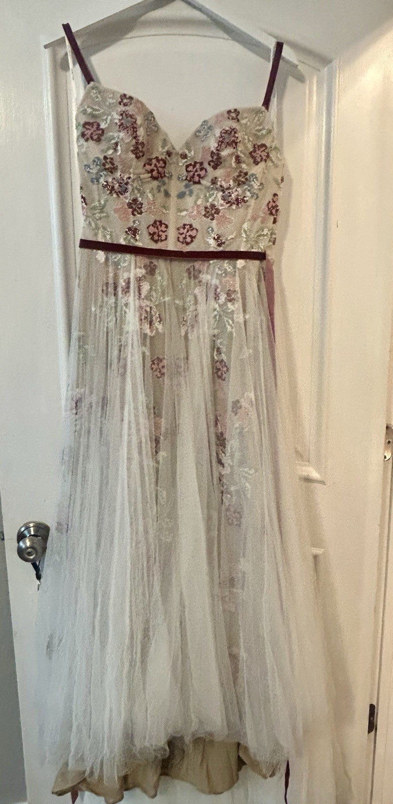 Watters Ivory Embroidered Tulle A-Line Wedding Dress Sweetheart Train Sz 10