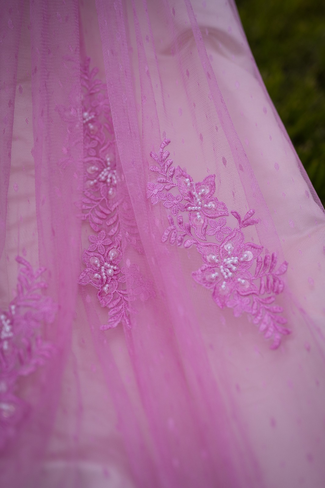 Pink Lace Embroidered Tulle A-Line Wedding Dress V-Neck Sleeveless Full-Length