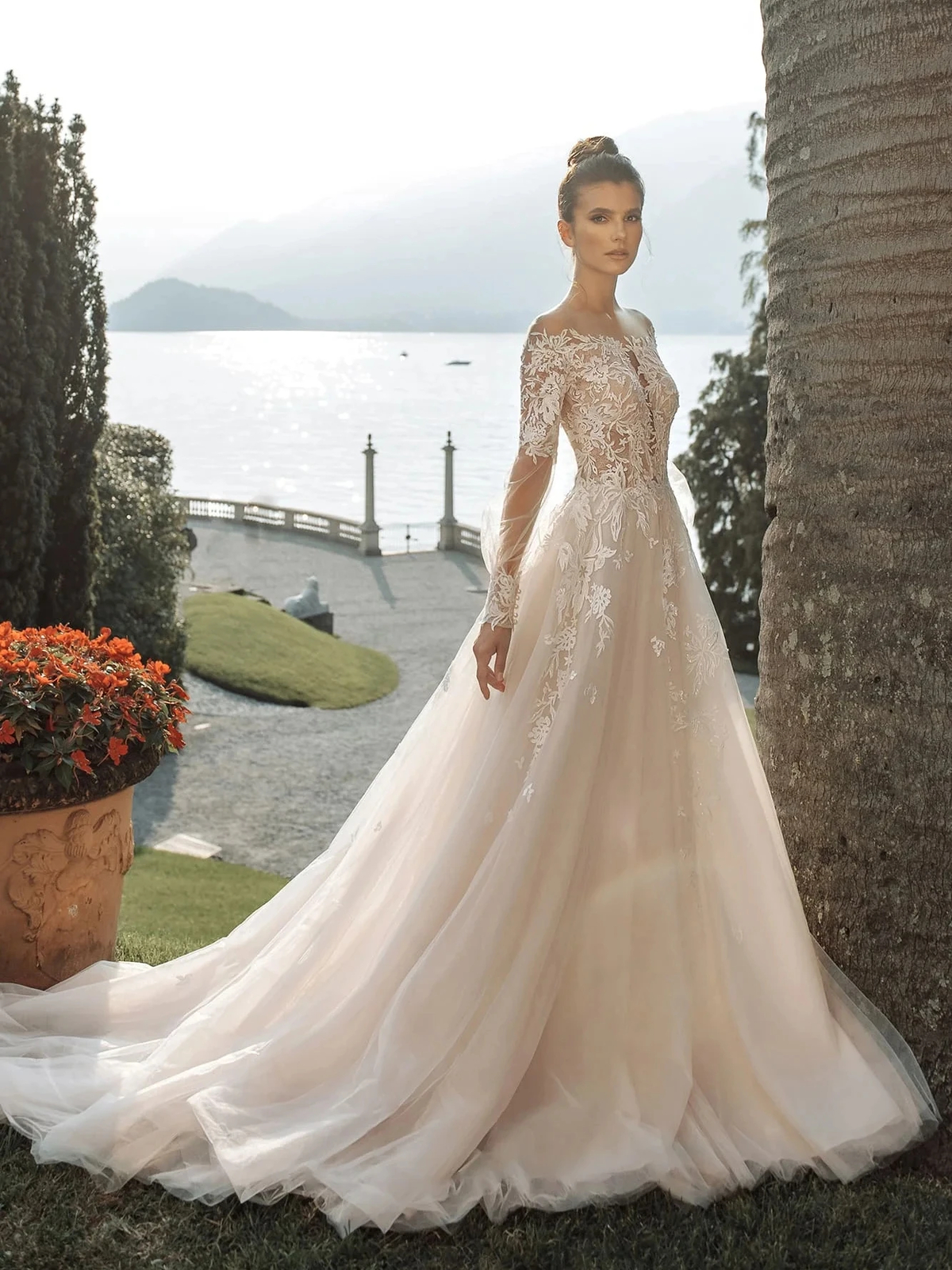 Off-the-Shoulder Lace Appliqué Tulle A-Line Wedding Dress Bridal Gown With Train