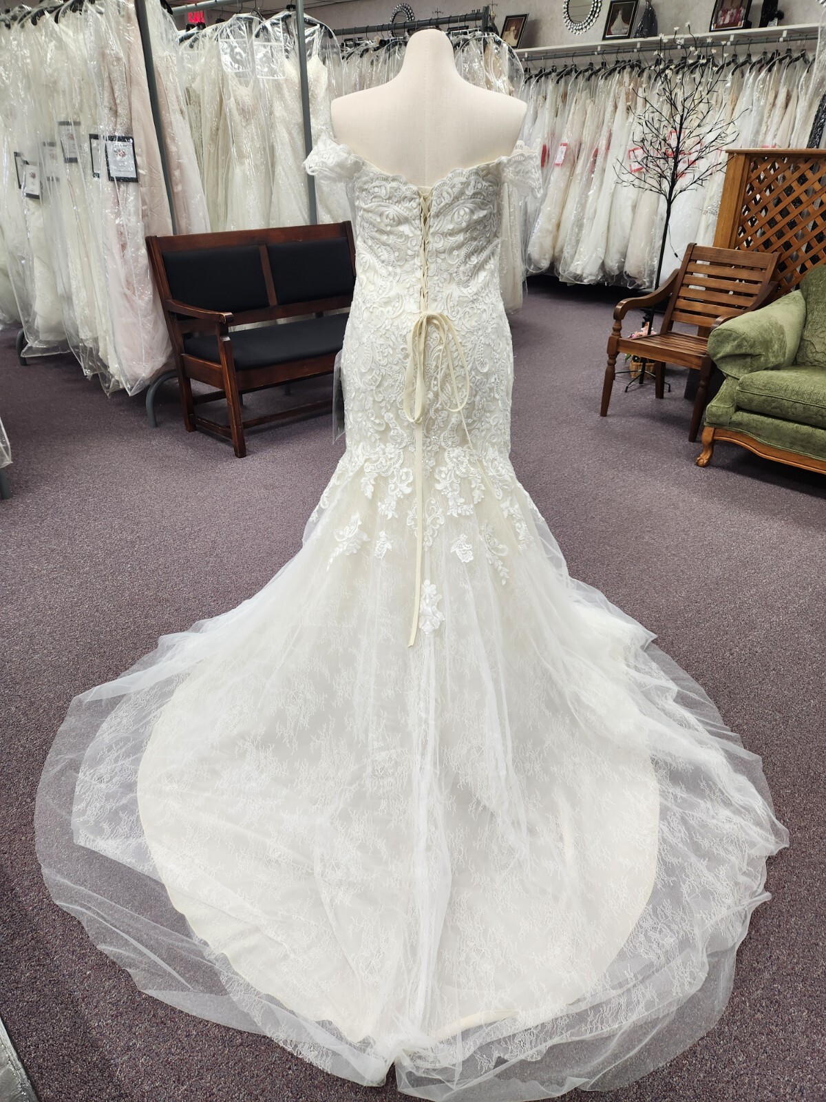 LaSposa Ivory/Champagne Size 16W Private Label Lace Bridal Gown/Wedding Dress