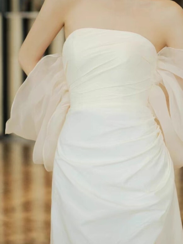 White French-Style Strapless Bridal Gown Train Wedding Dress & Bridal Crown