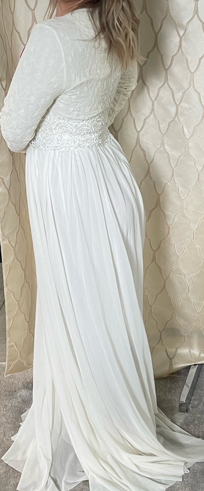 Elegant Long Sleeve Wedding Dress High Neck Soft Lace Bodice Fits Size 10-12