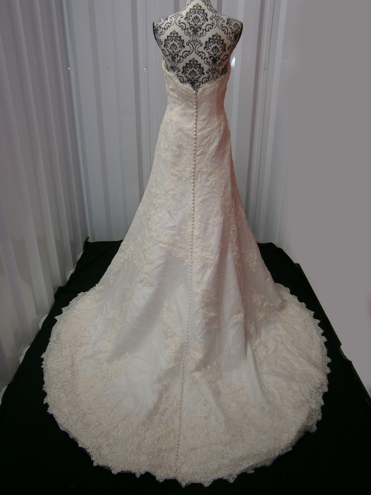 Matty 157 Matthew Christopher 12 Wedding Dress Off-White Lace Strapless Buttons