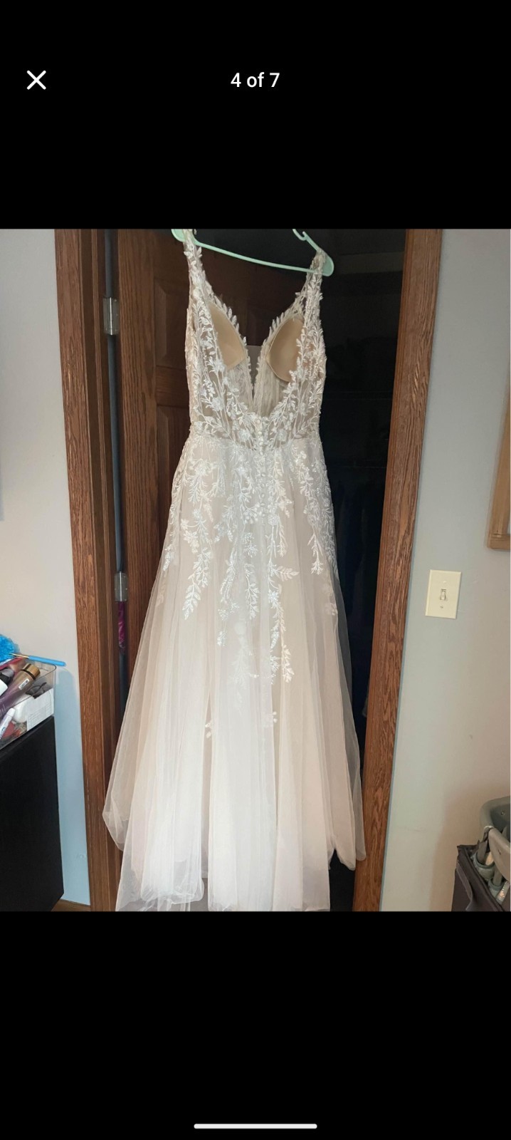 Ivory Lace Sleeveless A-Line Wedding Dress V Neck Full-Length Tulle Skirt