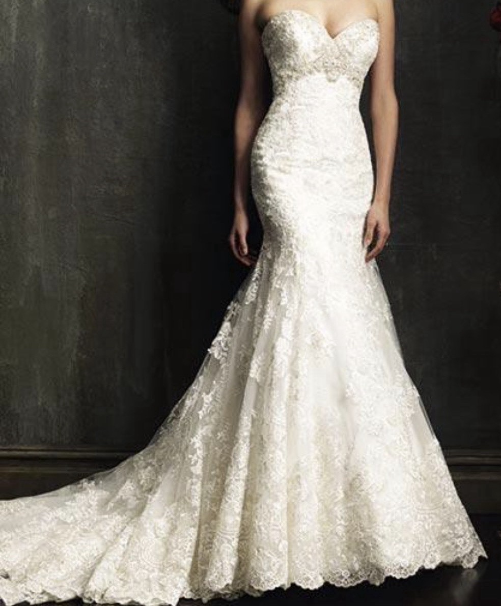 Allure Bridals 9050 Lace Mermaid Wedding Dress. Unalterable store sample size 8.