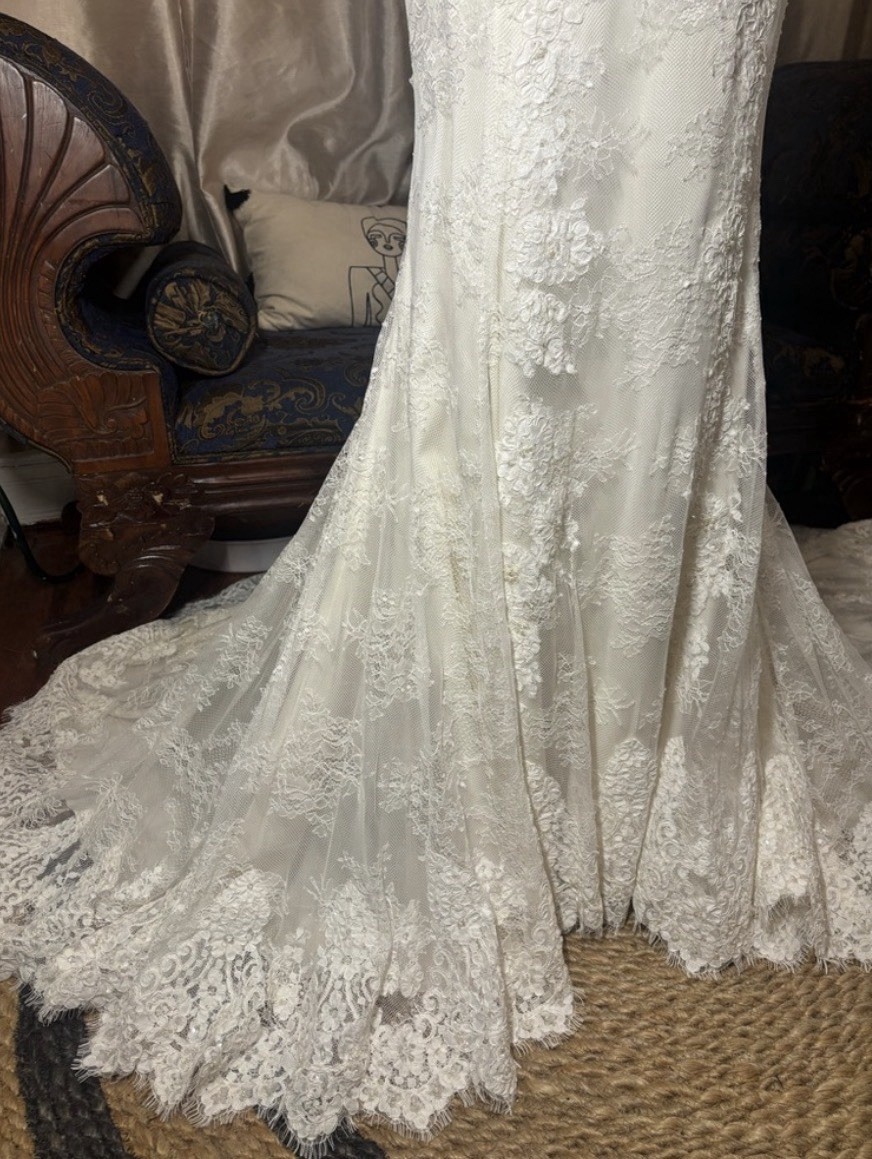 Casablanca Bridal Ivory Lace Fit & Flare Wedding Dress V Neck Size 12