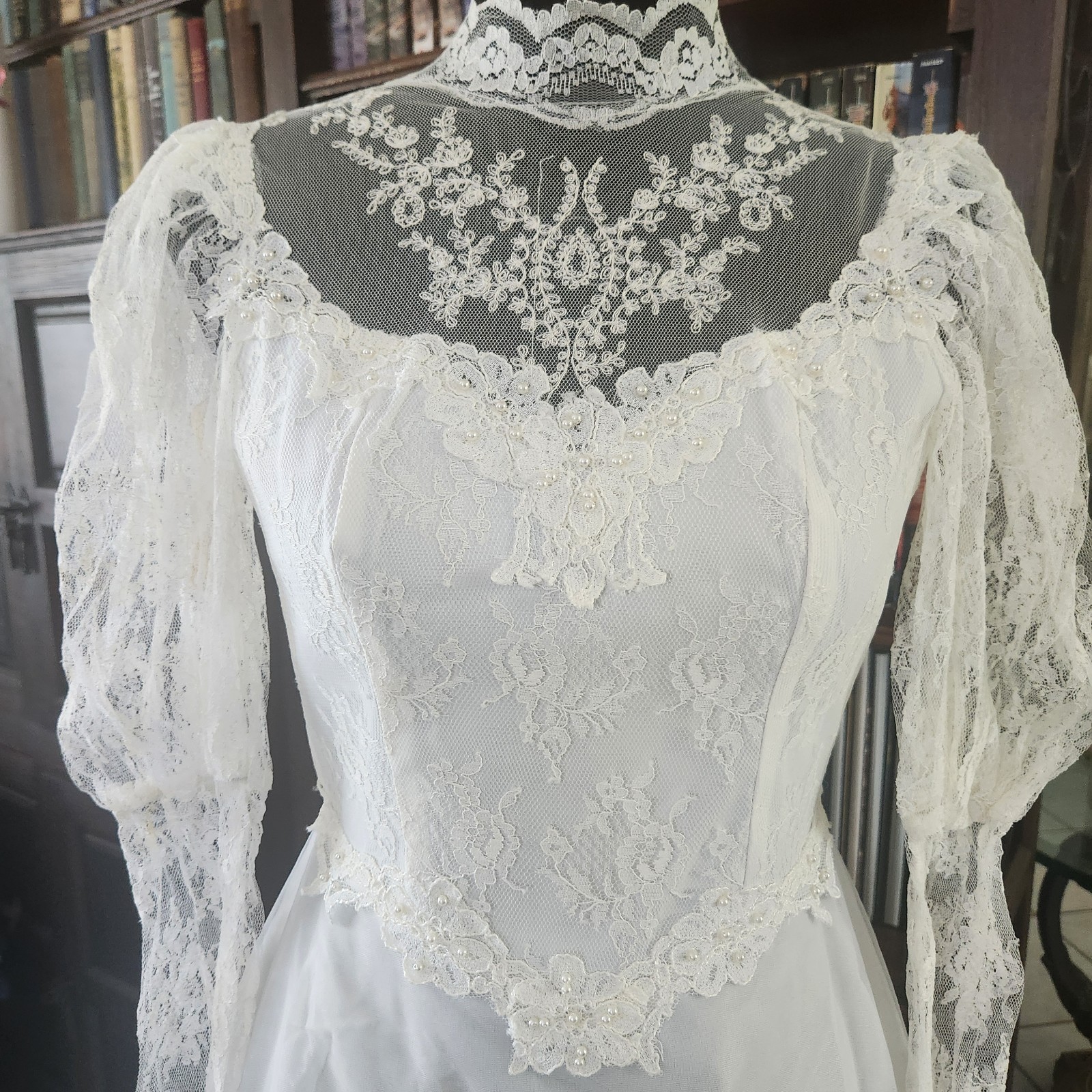 70s Edwardian Style Hi-Neck Puff Sleeve Ruffled Tiered Lace Hem Wedding Dress XS