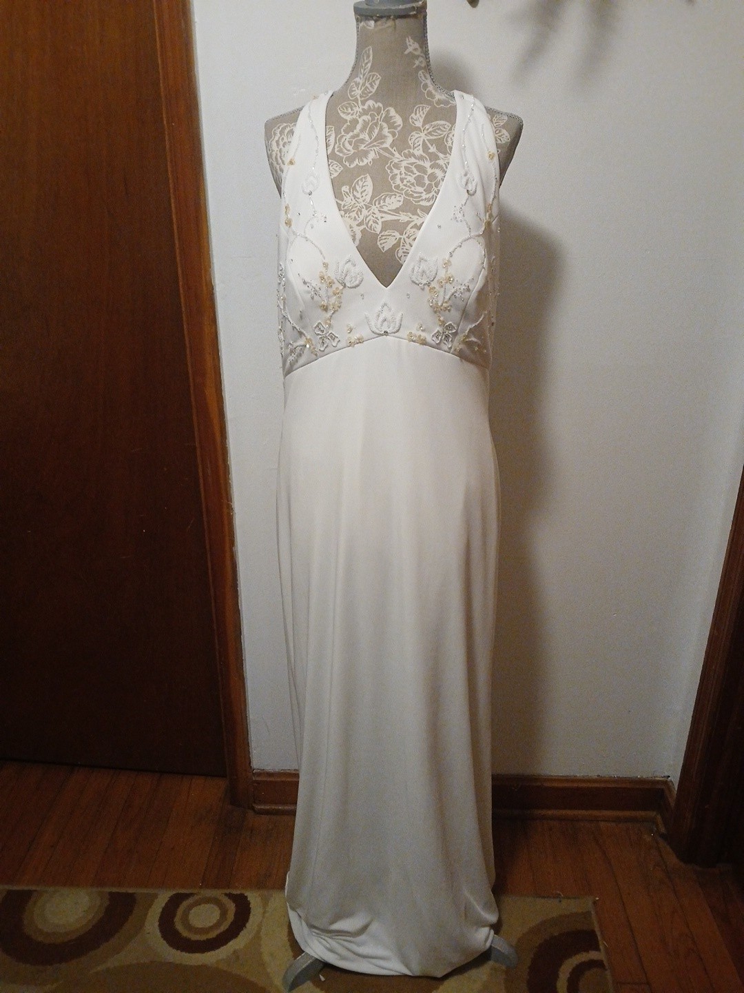 White Plunging V Neckline With Beaded Floral Embroidery Wedding Dress Size 14