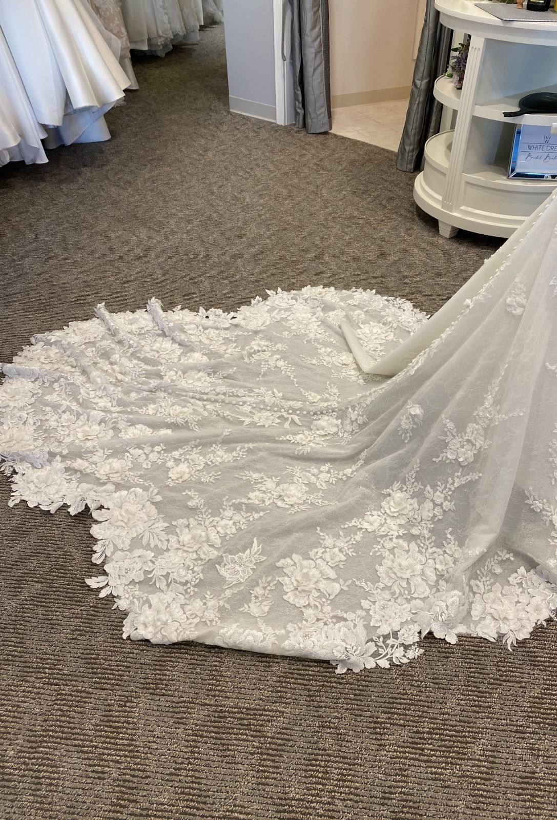 Martina Liana Ivory Lace Wedding Dress 1305 Sz 8 New Never Worn RV $3300