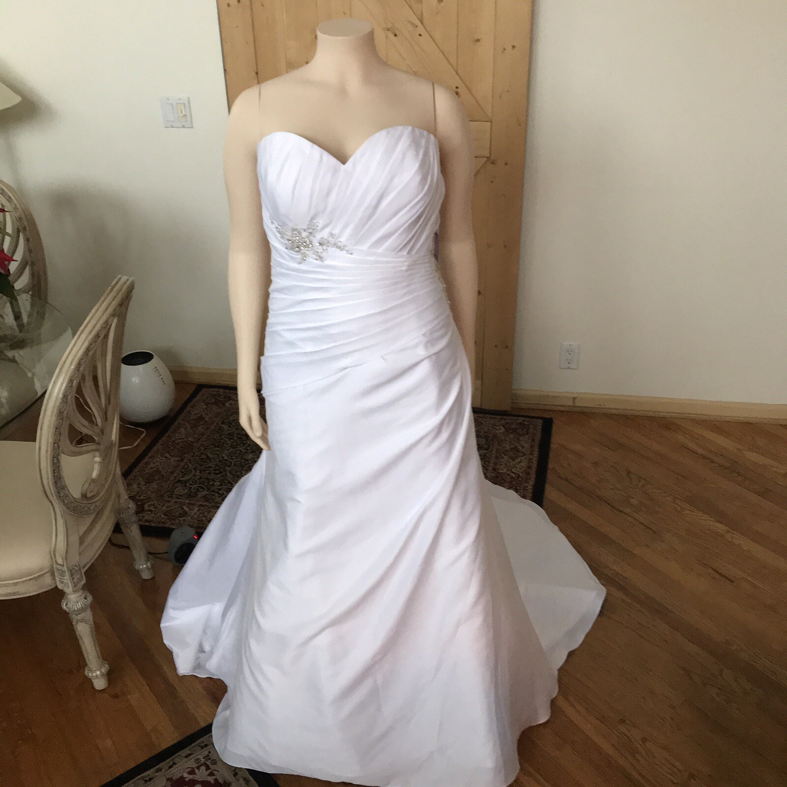 Beautiful Plus Size 26 W Bonny Bridal White Strapless A-Line NWT For The Curvy