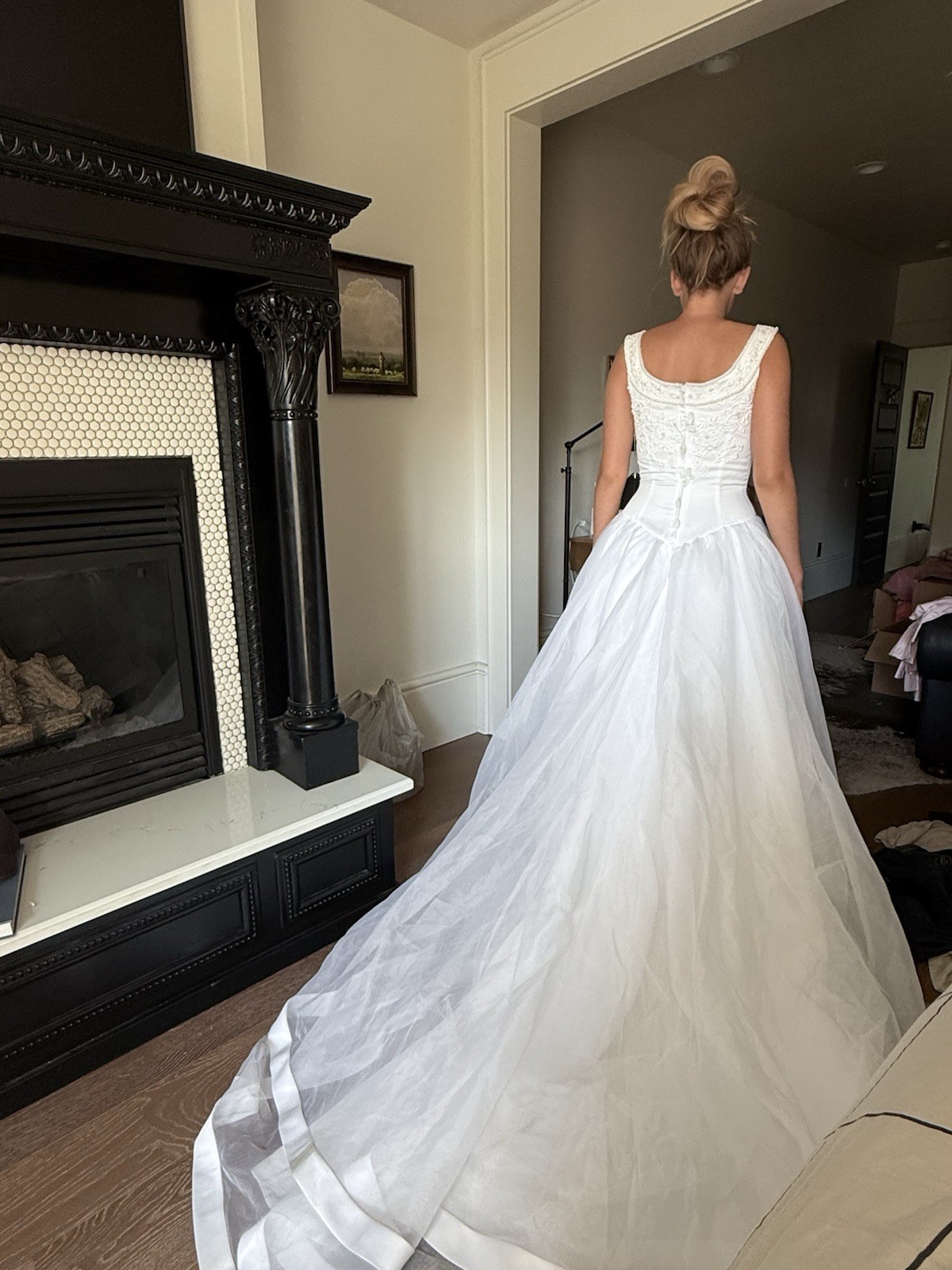 White Sleeveless Scoop Neck Full-Length Ball Gown Wedding Dress Lace Buttons