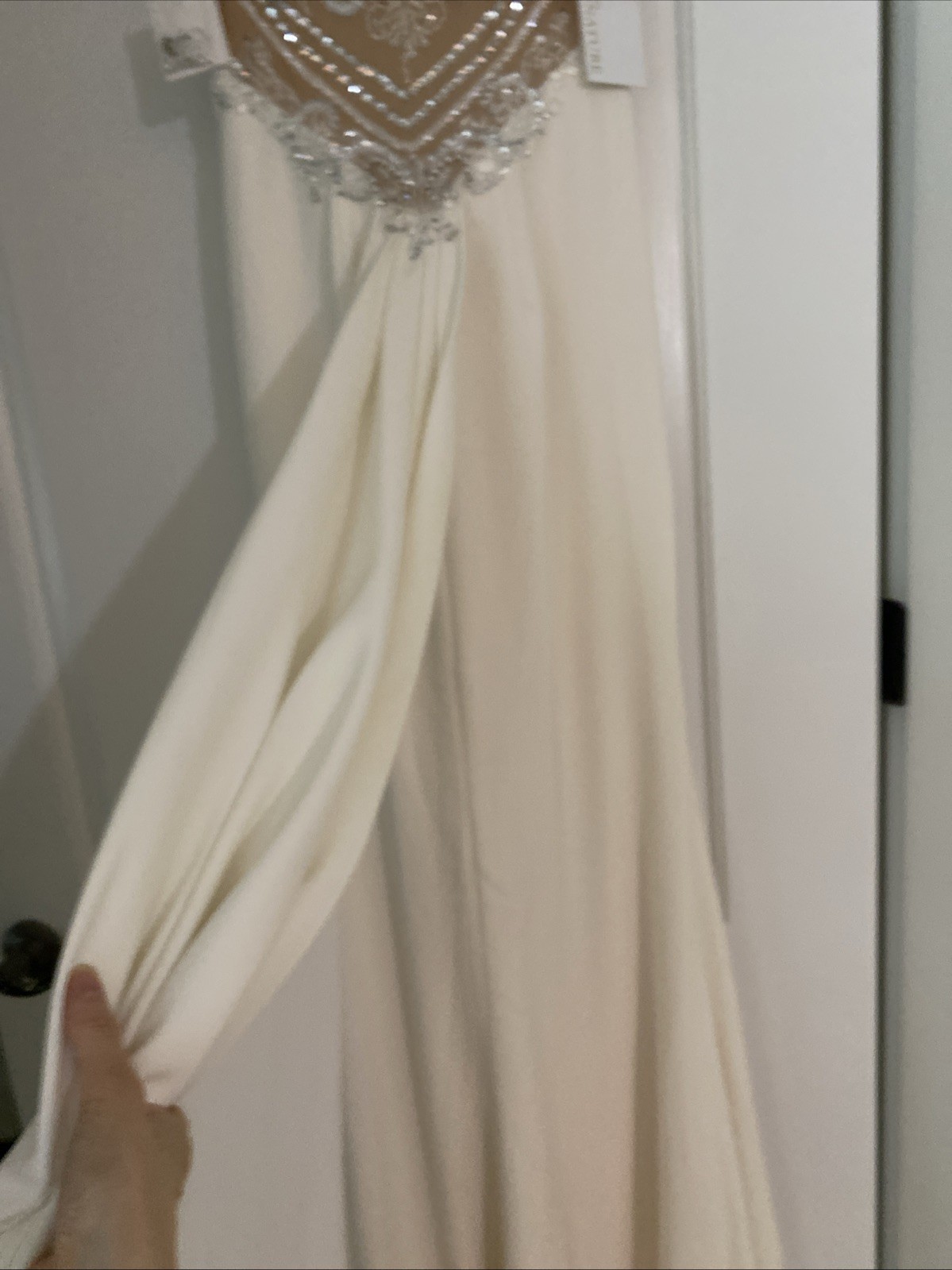 NWT $1,058 David’s bridal Beaded Back V Neck Ivory Sheath Wedding Dress 0