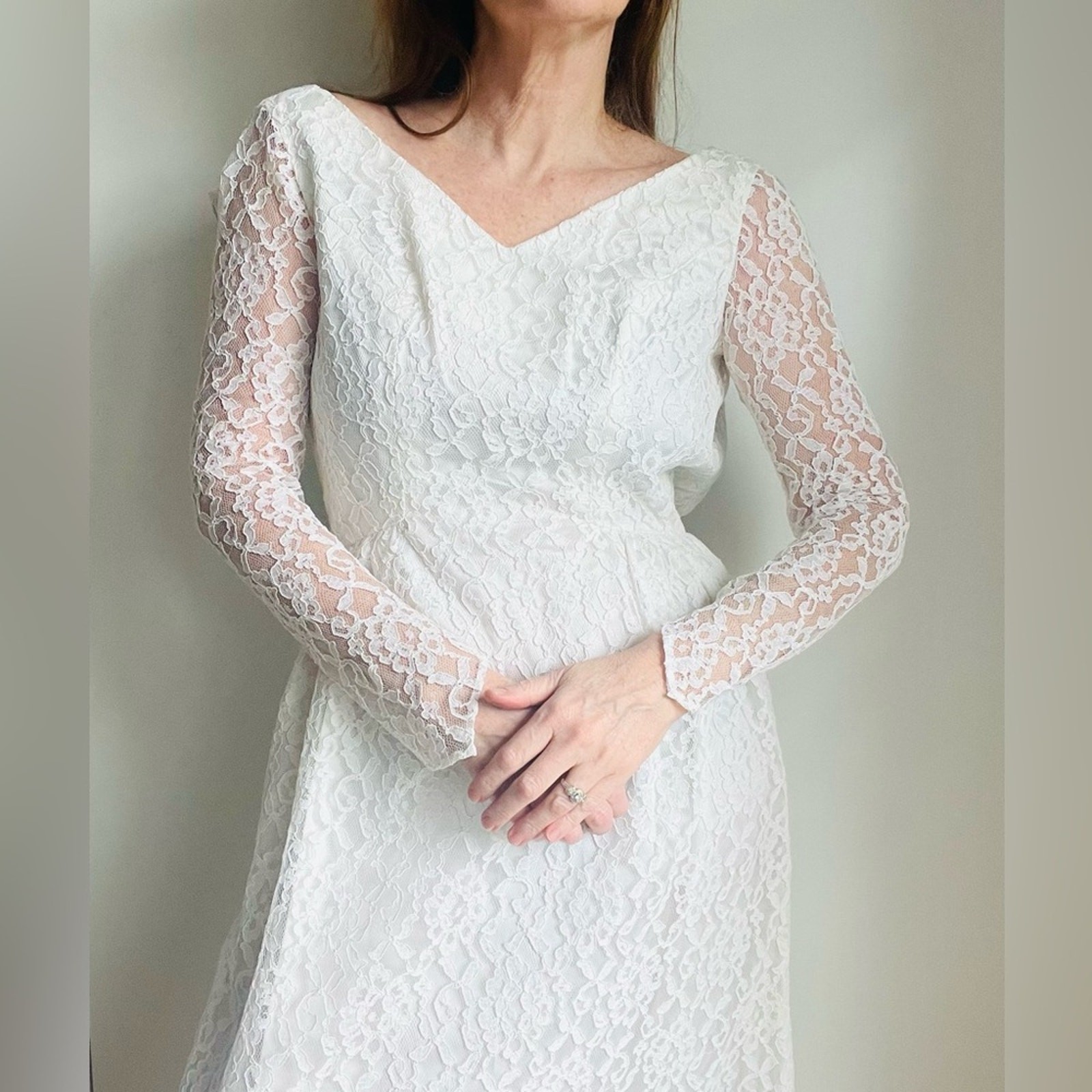 Vintage Lace White Wedding Gown Floor Length Size 4 long Sleeve Elegant Classic