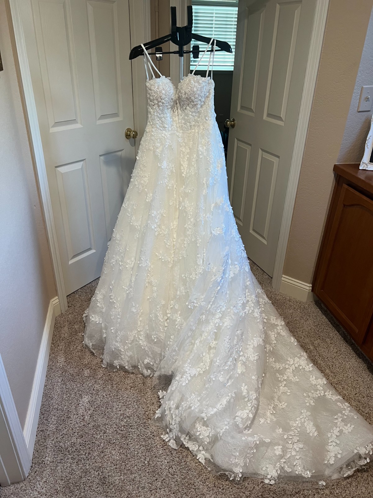New Ivory Martina Liana Wedding Dress Ball Gown Size 10 3D Floral 1325