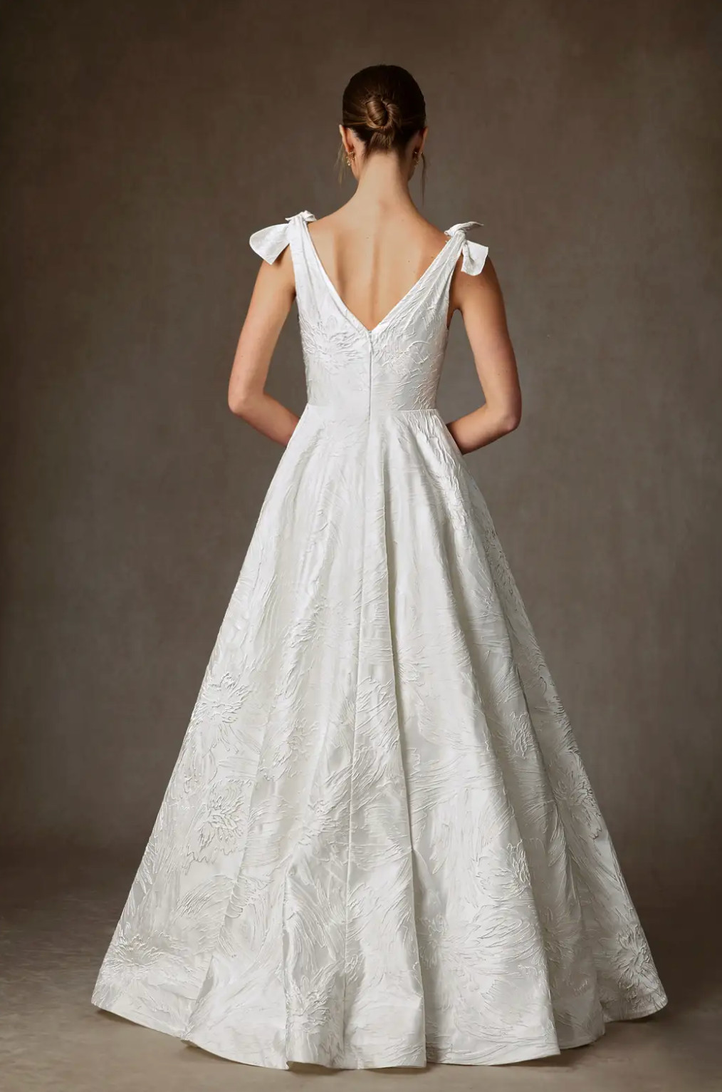 NTW! Gorgeous A-Line Floral Jacquard Wedding Dress – Size 18 – White –