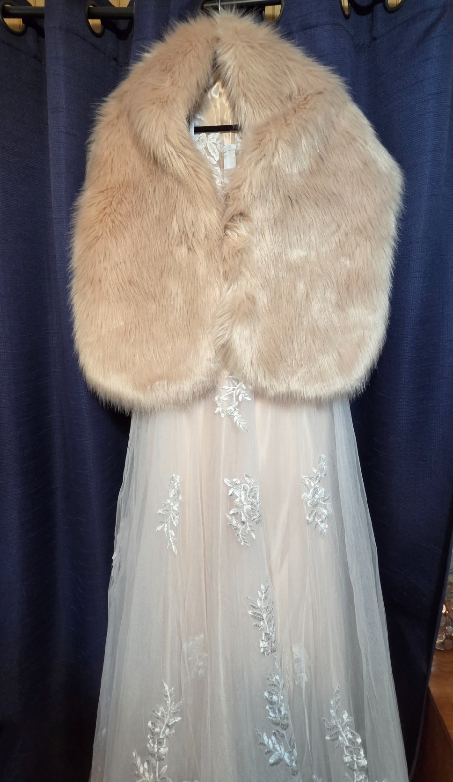 Wedding dress size 8 Unaltered NWT Faux Blush Shrug, Crystal Sash and Jelewery