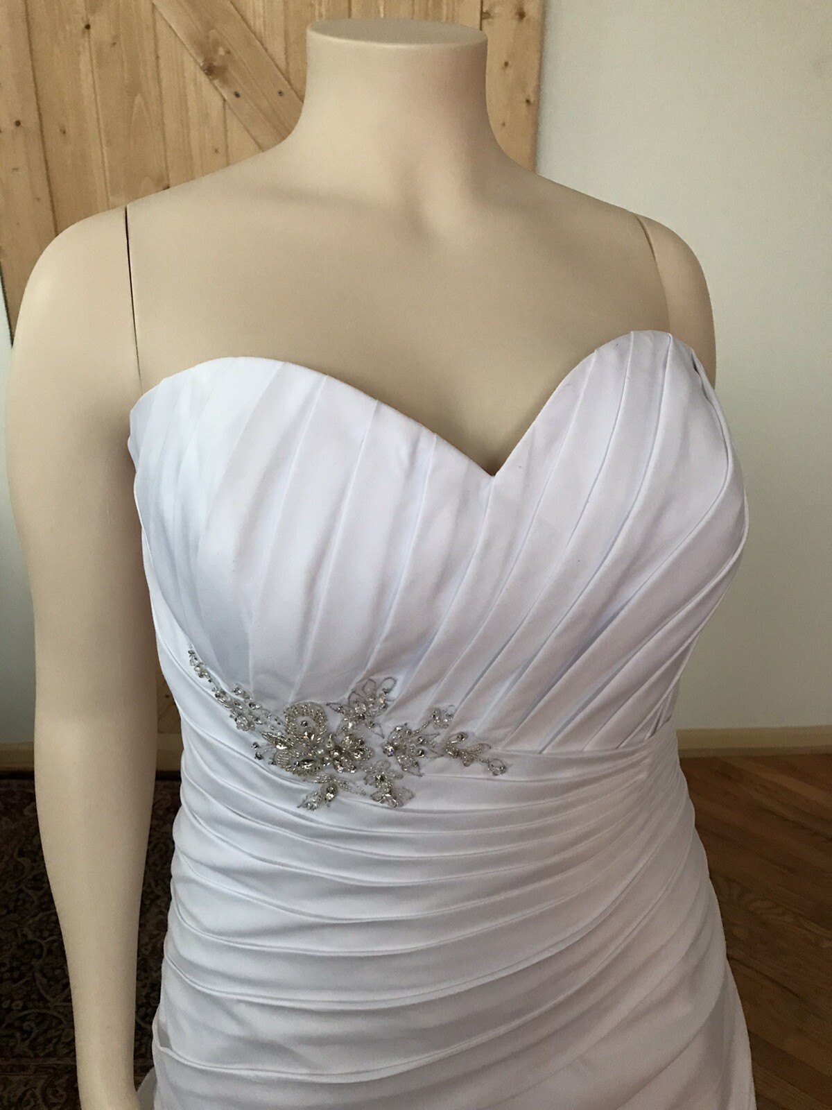 Beautiful Plus Size 26 W Bonny Bridal White Strapless A-Line NWT For The Curvy