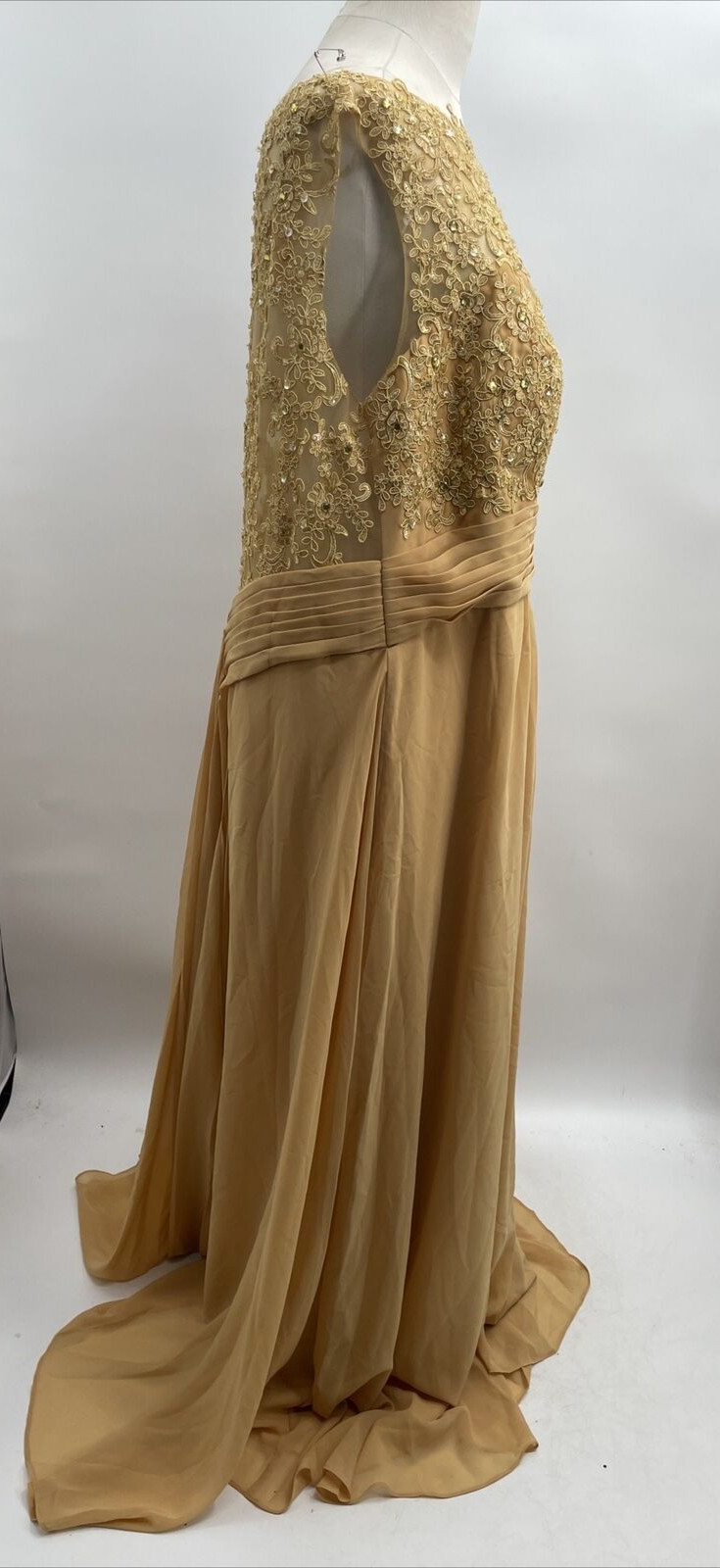 Women’s Wedding Embroidery Mustard Scoop Neck Sleeveless Satin Lace Gown Size 12