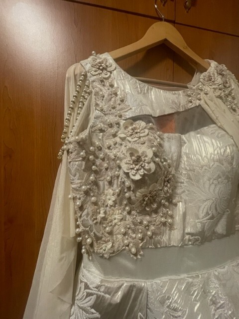 Ivory English Styled Wedding Dress (Size 6/8)