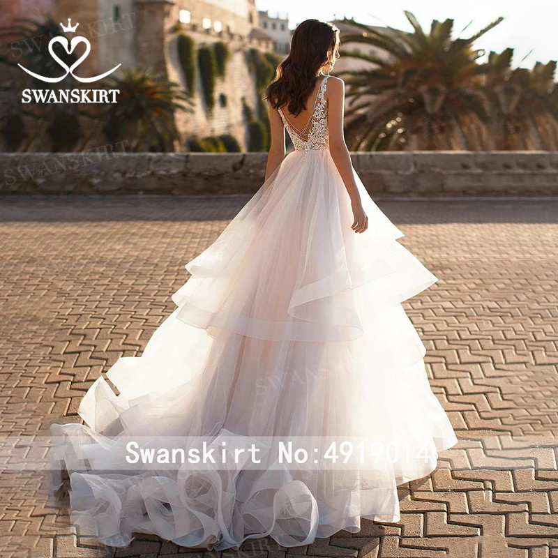 Luxury Sleeveless Wedding Dress Vneck Open Back A-Line Beach Princess Bride Gown
