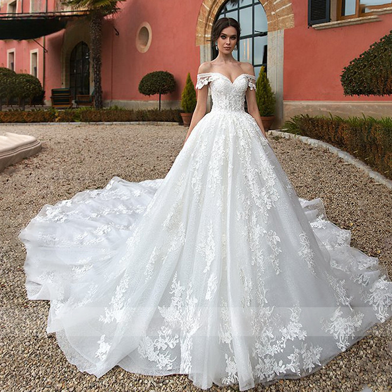 Luxury Ball Princess Wedding Dresses Sweetheart Lace Applique Beaded Bride Gowns