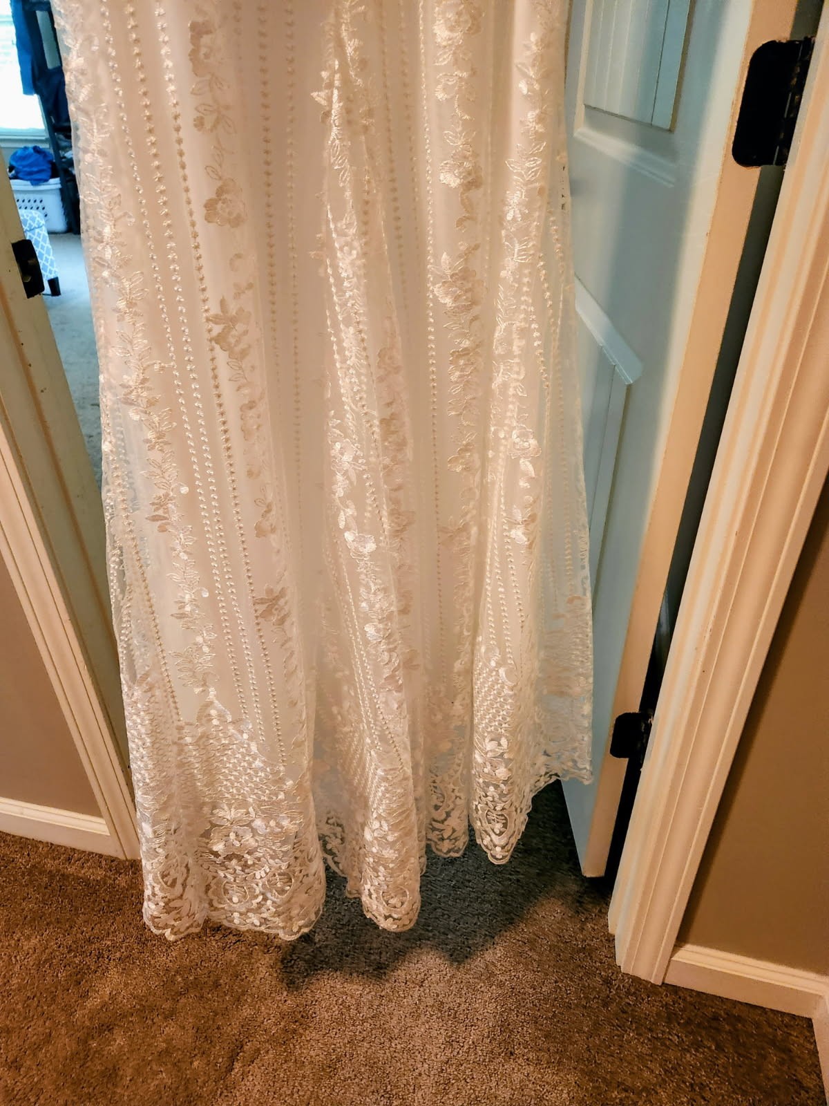 White Lace Sleeveless Sheath Wedding Dress Sweetheart Neckline Full-Length
