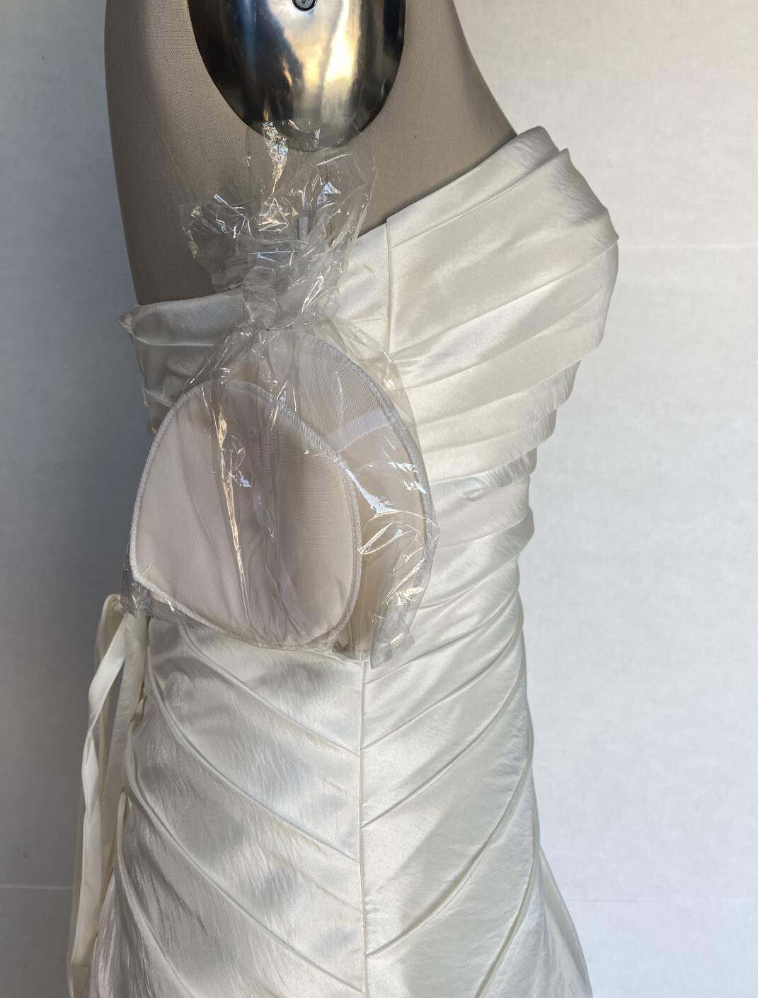 VENUS WOMEN’S STRAPLESS PLEATED WEDDING BRIDAL GOWN IVORY SIZE 8