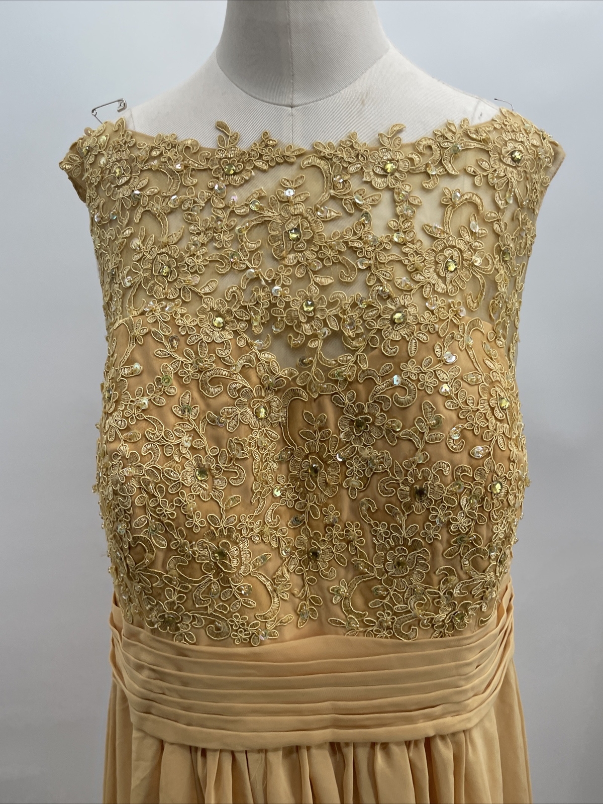 Women’s Wedding Embroidery Mustard Scoop Neck Sleeveless Satin Lace Gown Size 12