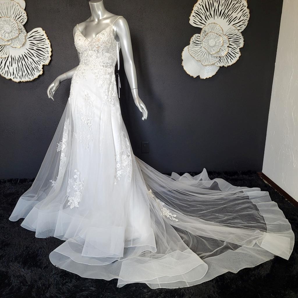 NWT~$1699~JOVANI~2/4~IVORY EMBELLISHED LACE FIT & FLARE WEDDING DRESS GOWN