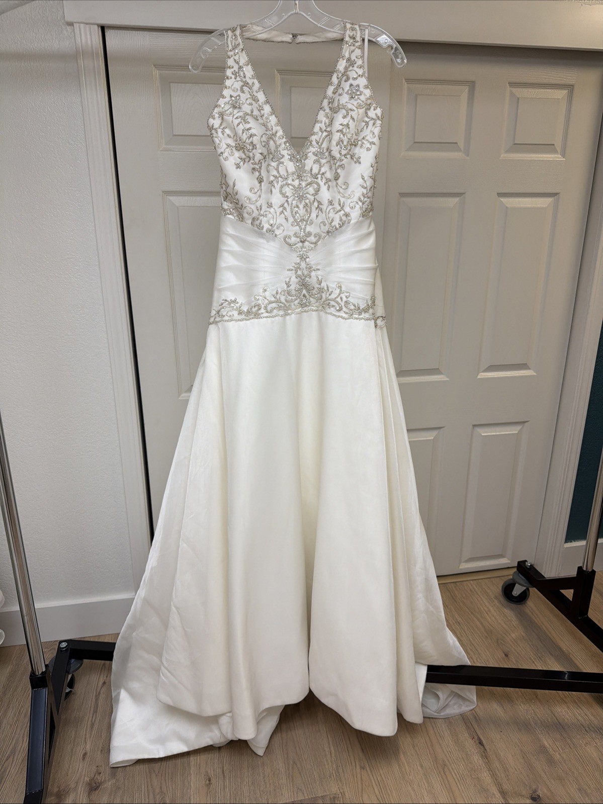 Vintage Allure Bride Size 12 Halter Wedding Gown
