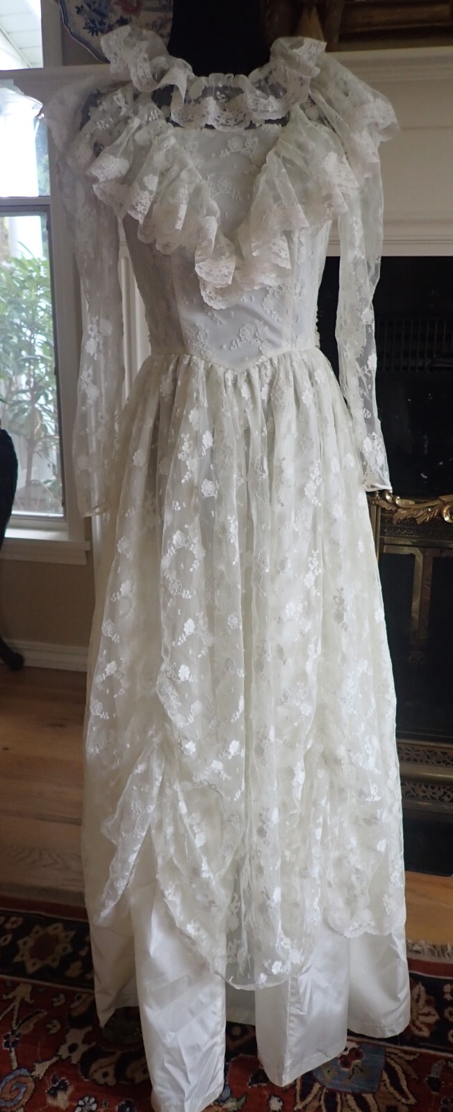 70s VTG Ivory Victorian Wedding Dress Lace & Taffeta Shawl Collar Tie Waist XS