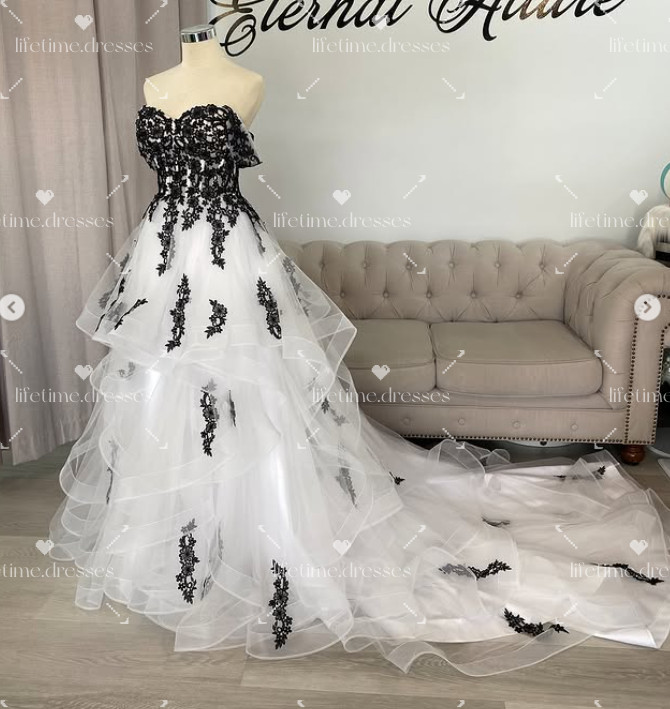 Ruffles Wedding Dresses Cap Sleeves Black Decals Beach Tulle Lace Bridal Gowns