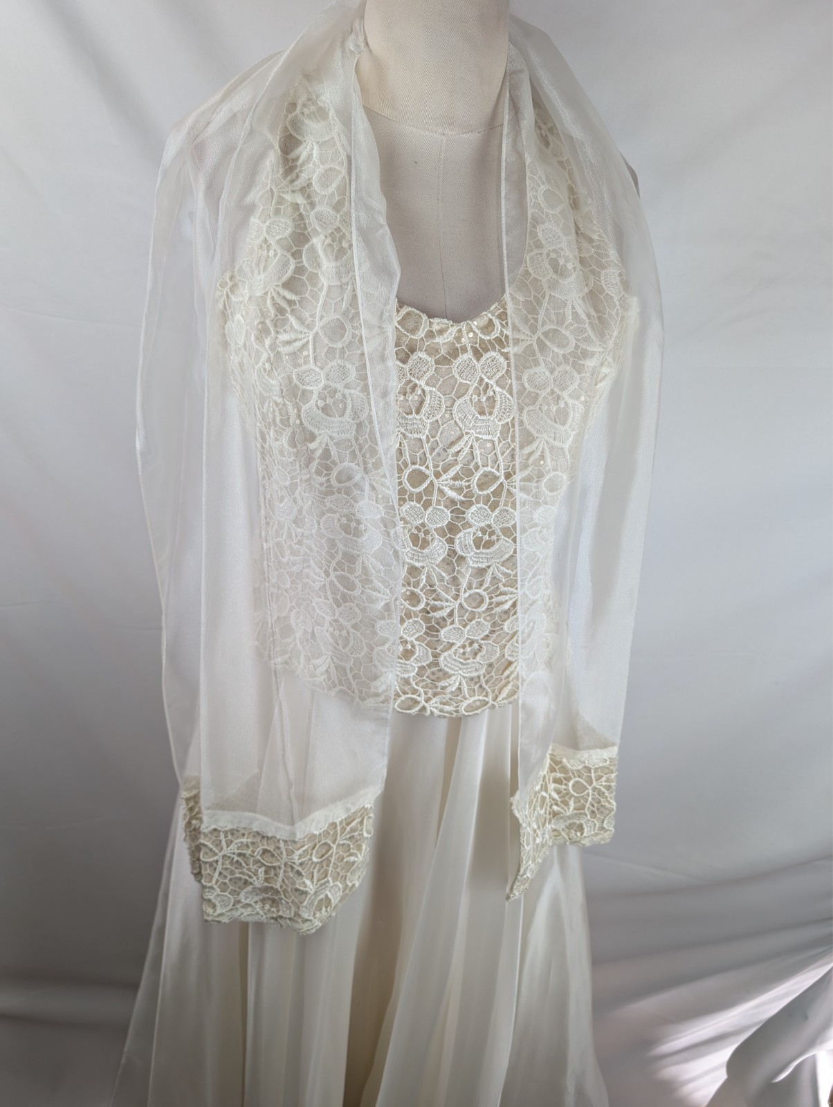 Coty Vintage Ivory Formal Embroidered Halter Neck Bridal Gown Size Large