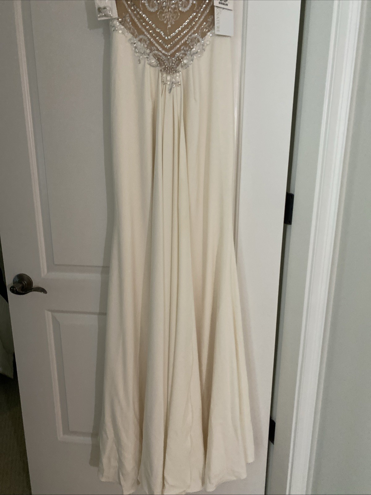 NWT $1,058 David’s bridal Beaded Back V Neck Ivory Sheath Wedding Dress 0