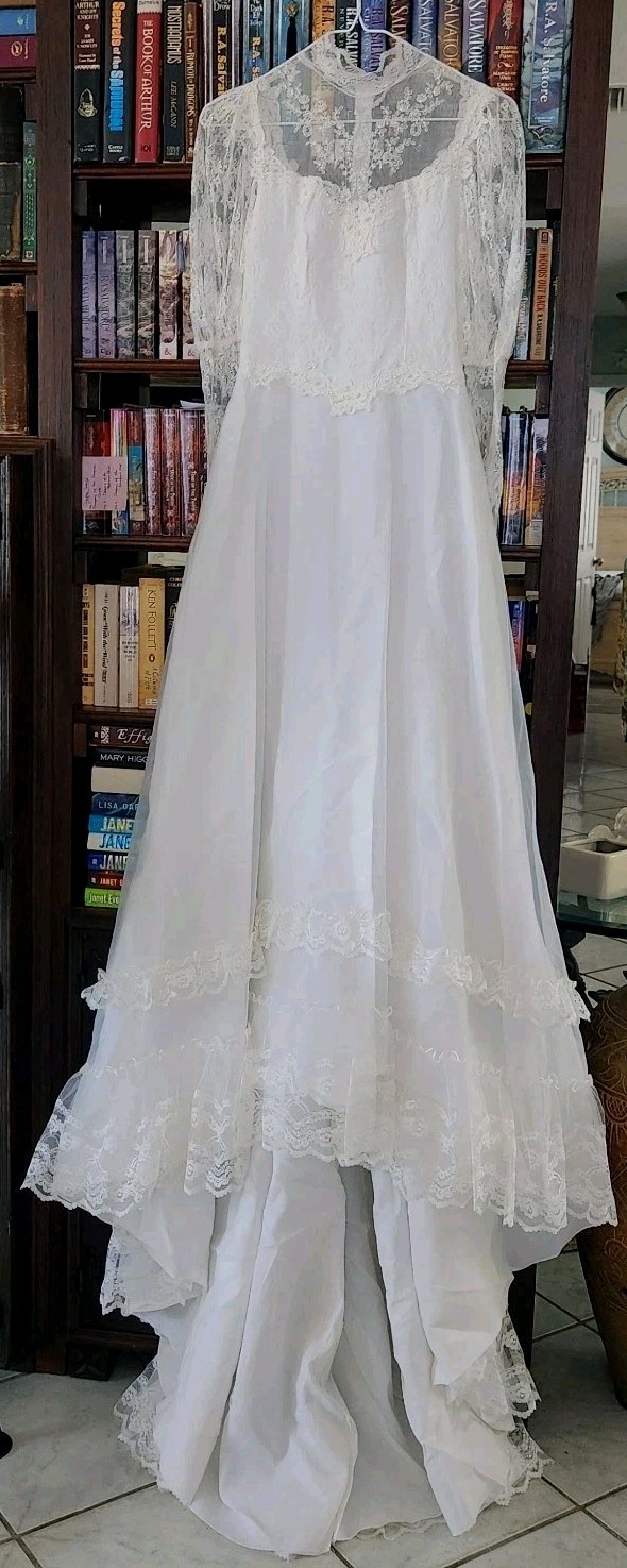 70s Edwardian Style Hi-Neck Puff Sleeve Ruffled Tiered Lace Hem Wedding Dress XS