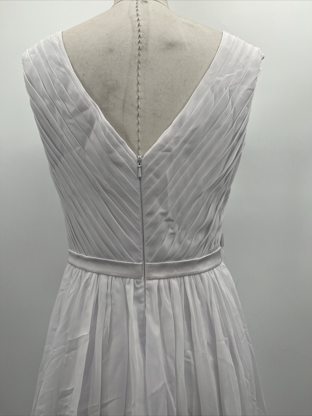 JJ’s House Women Back Zip V Neck Sleeveless V-Back White Wedding Dress Custom Sz