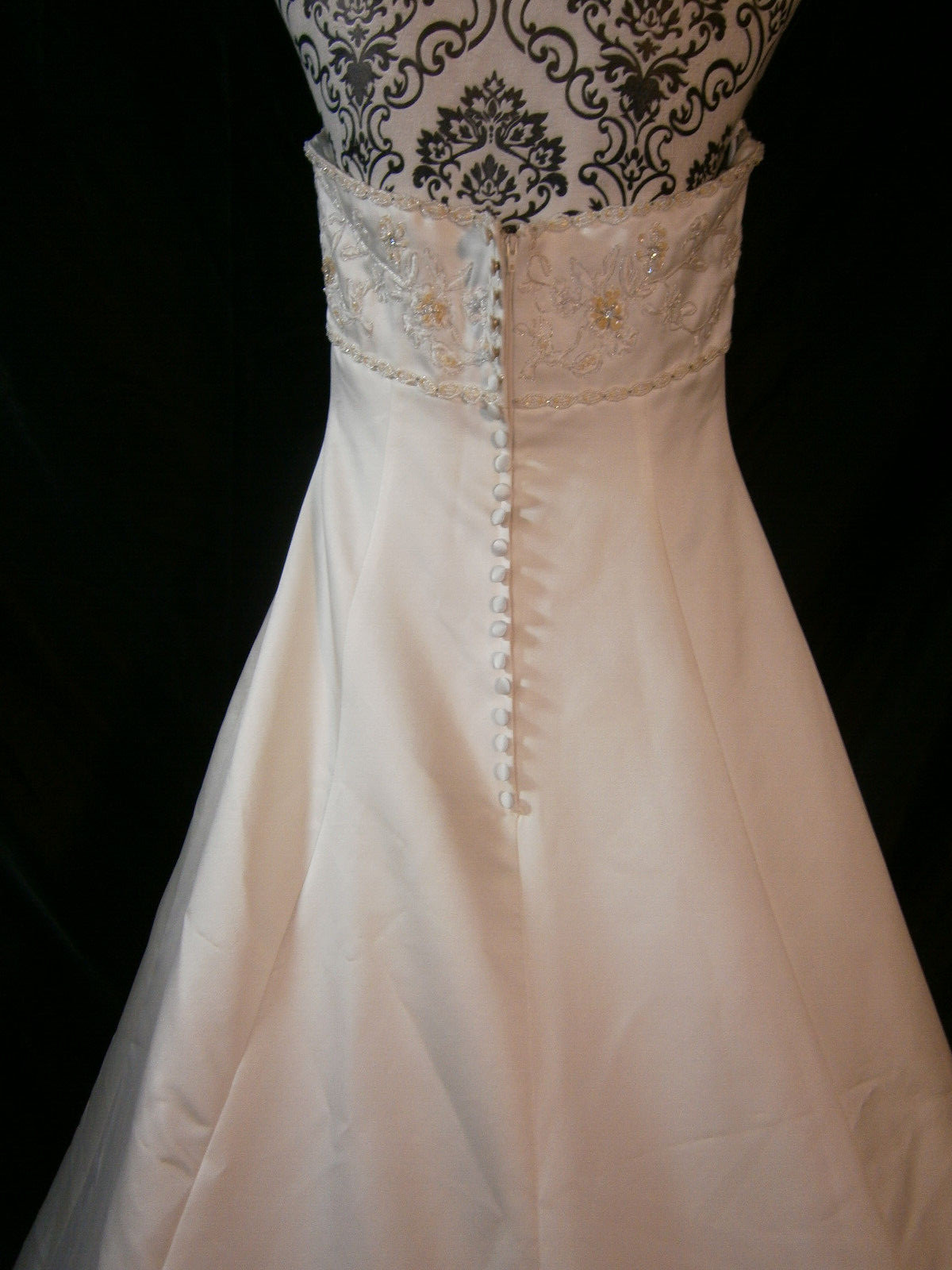 Venus 12 Wedding Dress Ivory Ballgown Lace Pearls Strapless Train Buttons Pretty