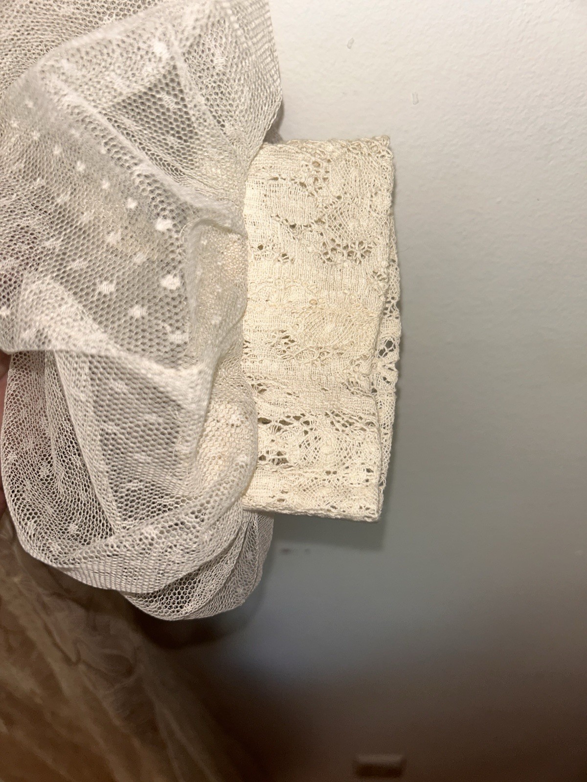 Vintage Ivory Lace Wedding Dress – Timeless Classic Bridal Gown – Unbranded