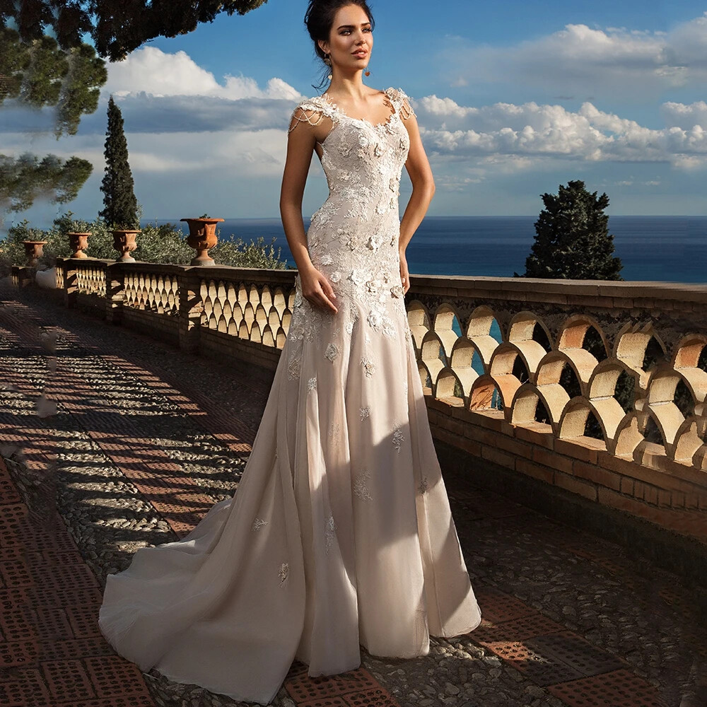 Elegant Mermaid V-Neck Wedding Dresses Lace Applique Sleeveless Bridal GownTrain