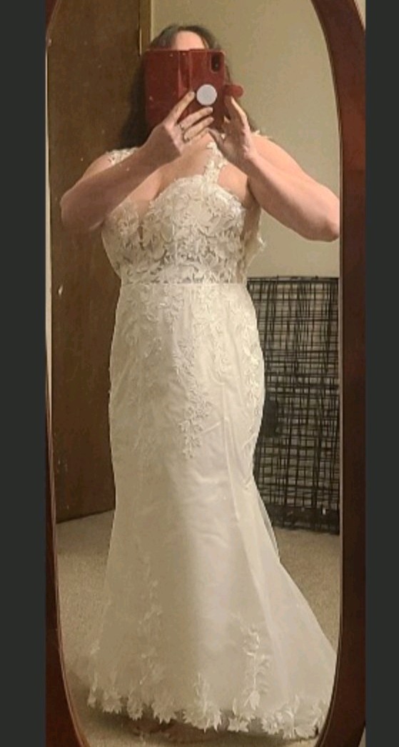 Ivory Lace Mermaid Wedding Dress Size 14 Petite